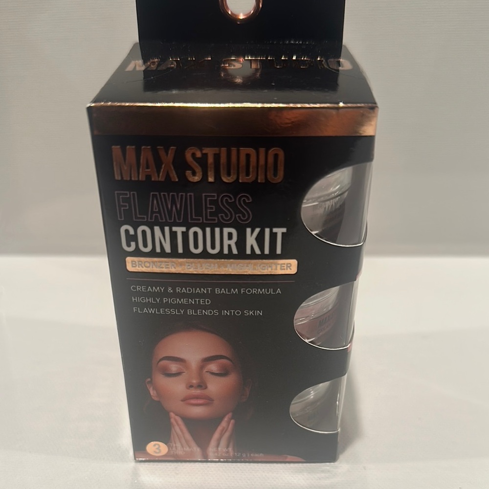 Max Studio Flawless Contour Kit - Bronze, Peach, Highlighter/Blush/Bronzer.